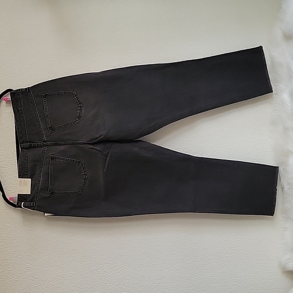 Universal Thread High Rise Straight Leg Jeans. NEW!! Never worn. - Picture 4 of 8